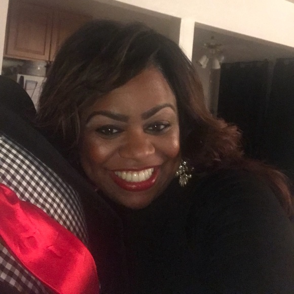 Meet your Posher, Kari - Picture 1 of 1